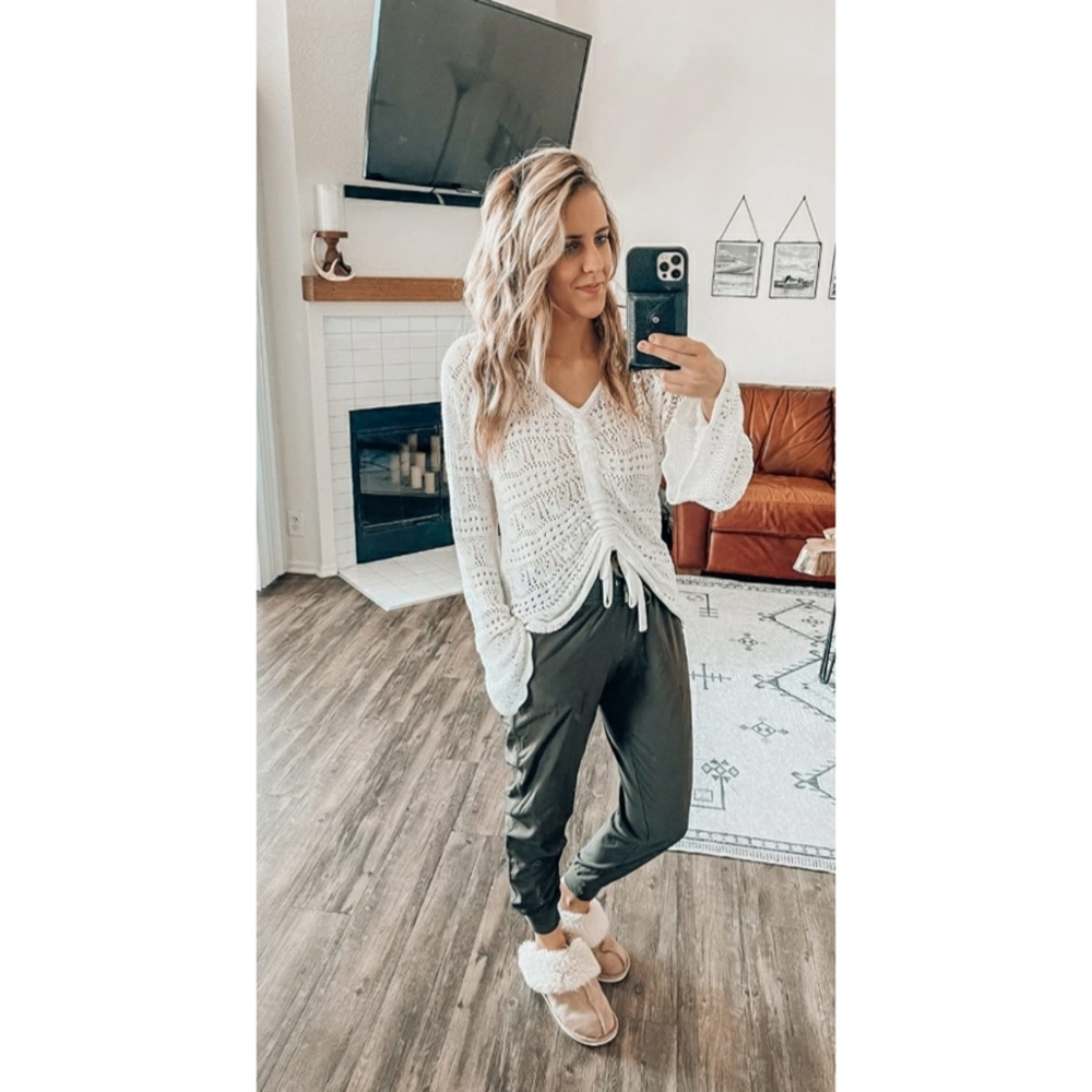 🎊HOST PICK🎊Oversized Crochet Ruched Sweater - Picture 4 of 6